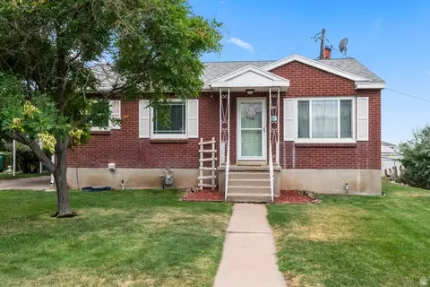 780 S Birch St E, Clearfield, UT 84015 photo 2