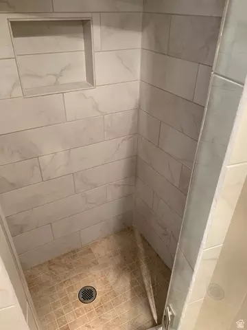 Bath - 220 W Mill Rd, Ferron, UT 84523 photo 5 of 8