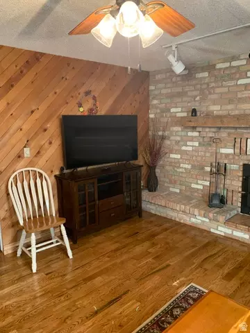 Living - 220 W Mill Rd, Ferron, UT 84523 photo 5 of 5
