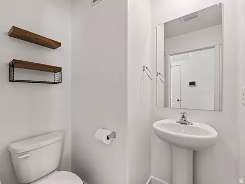 Bath - 1721 E Albion Dr #1005, Salem, UT 84653 photo 1 of 2