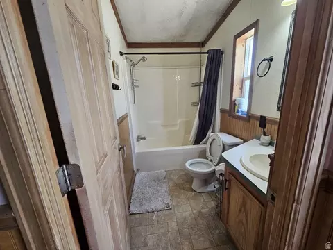 Bath - 52 Quail Ct, Moab, UT 84532 photo 5 of 6