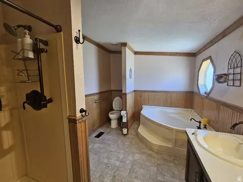 Bath - 52 Quail Ct, Moab, UT 84532 photo 6 of 6