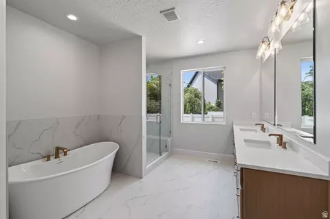 Bath - 1548 N 275 W, Orem, UT 84057 photo 3 of 4