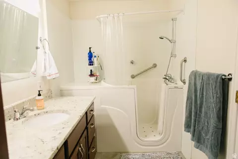 Bath - 104 S Ridgeview Dr, Orem, UT 84058 photo 2 of 4