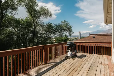 Exterior - 104 S Ridgeview Dr, Orem, UT 84058 photo 3 of 7