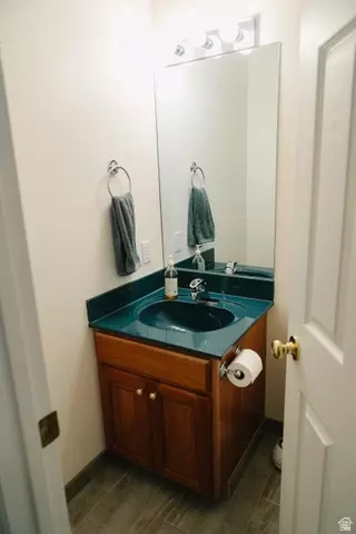 Bath - 104 S Ridgeview Dr, Orem, UT 84058 photo 3 of 4