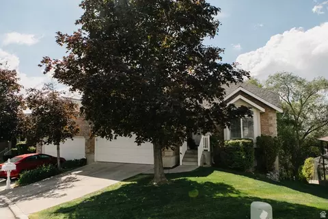 Exterior - 104 S Ridgeview Dr, Orem, UT 84058 photo 5 of 7