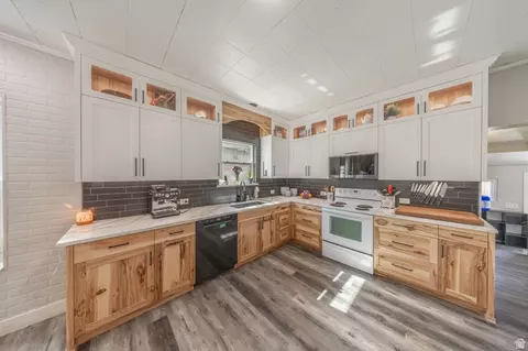 Kitchen - 860 E 27th St S, Ogden, UT 84403 photo 1 of 4