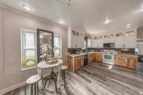 Kitchen - 860 E 27th St S, Ogden, UT 84403 photo 2 of 4