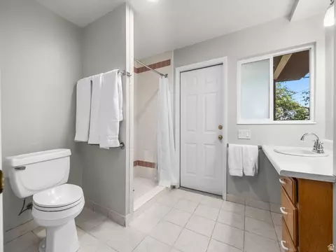 Bath - 4155 N Crestview Ave, Provo, UT 84604 photo 2 of 3