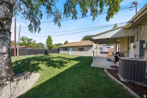 Exterior - 5572 S Avalon Dr, Murray, UT 84107 photo 4 of 4