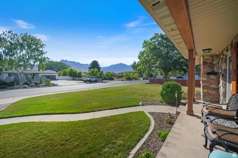 Exterior - 5572 S Avalon Dr, Murray, UT 84107 photo 2 of 4