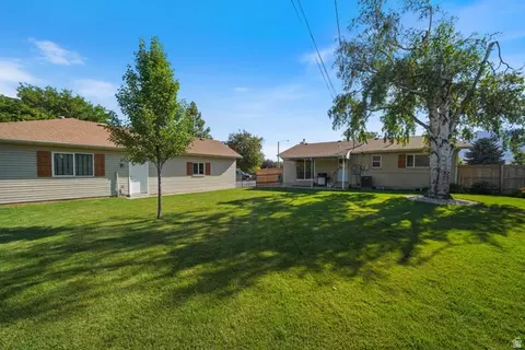 Exterior - 5572 S Avalon Dr, Murray, UT 84107 photo 3 of 4