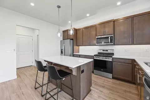 Kitchen - 5124 N Espalier Dr, Eagle Mountain, UT 84005 photo 2 of 2