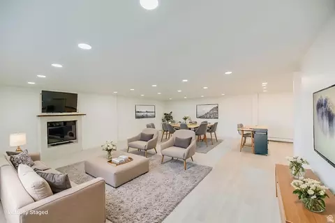Living - 610 S 800 E, Centerville, UT 84014 photo 6 of 7