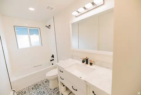 Bath - 610 S 800 E, Centerville, UT 84014 photo 4 of 6