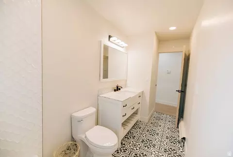 Bath - 610 S 800 E, Centerville, UT 84014 photo 3 of 6