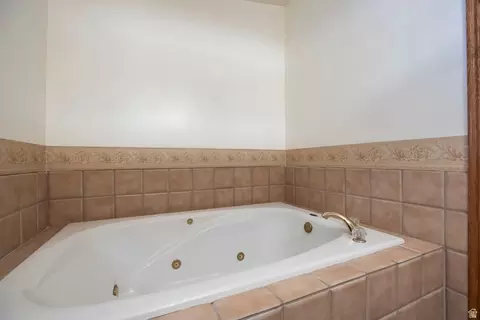 Bath - 8745 S 1595 E, Sandy, UT 84093 photo 5 of 6