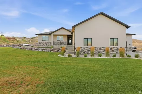 2056 Ridgeline Rd, Stockton, UT 84071