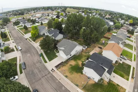 View/Area - 151 E 2600 S, Clearfield, UT 84015 photo 2 of 8