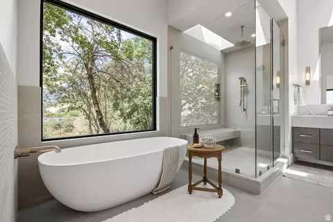 Bath - 3726 N Devonshire Dr, Provo, UT 84604 photo 3 of 8