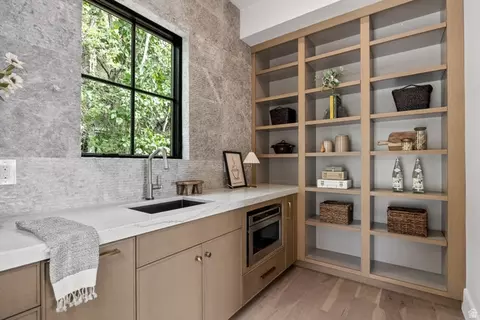 Kitchen - 3726 N Devonshire Dr, Provo, UT 84604 photo 8 of 9