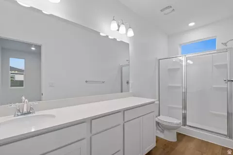 Bath - 1304 E 1670 N, Payson, UT 84651 photo 1 of 2