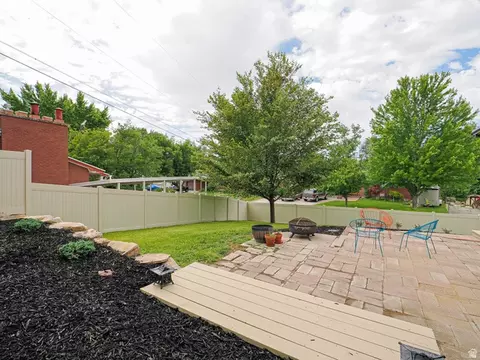 Exterior - 4601 S Creekview Cir, Murray, UT 84107 photo 5 of 7