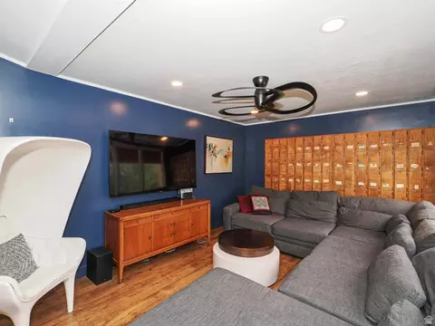 Living - 4601 S Creekview Cir, Murray, UT 84107 photo 5 of 7