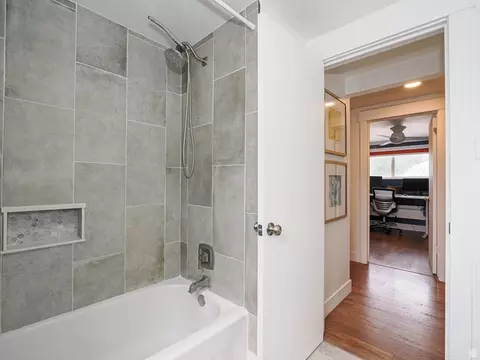 Bath - 4601 S Creekview Cir, Murray, UT 84107 photo 2 of 4