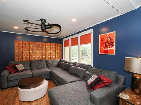 Living - 4601 S Creekview Cir, Murray, UT 84107 photo 4 of 7