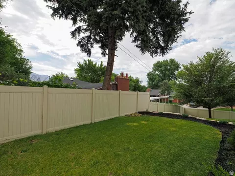 Exterior - 4601 S Creekview Cir, Murray, UT 84107 photo 1 of 7