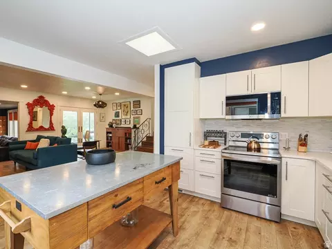 Kitchen - 4601 S Creekview Cir, Murray, UT 84107 photo 2 of 5