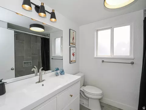 Bath - 4601 S Creekview Cir, Murray, UT 84107 photo 1 of 4