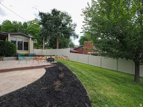 Exterior - 4601 S Creekview Cir, Murray, UT 84107 photo 6 of 7