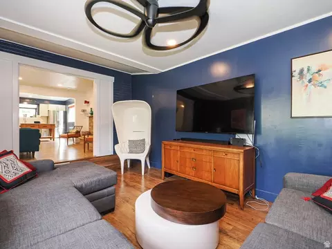 Living - 4601 S Creekview Cir, Murray, UT 84107 photo 6 of 7