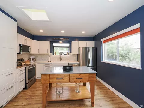 Kitchen - 4601 S Creekview Cir, Murray, UT 84107 photo 5 of 5