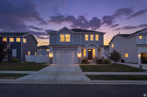 Exterior - 4579 E Golden Autumn Vw, Eagle Mountain, UT 84005 photo 2 of 8