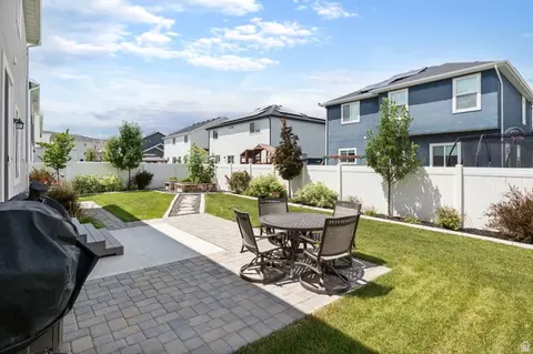 Exterior - 4579 E Golden Autumn Vw, Eagle Mountain, UT 84005 photo 6 of 8