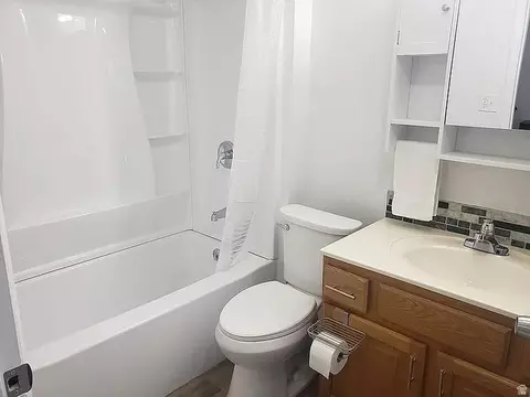 Bath - 85 E 300 N, Ferron, UT 84523 photo 3 of 3