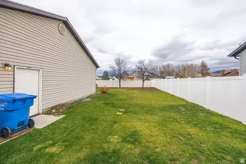 Exterior - 517 W 260 N, Smithfield, UT 84335 photo 4 of 9