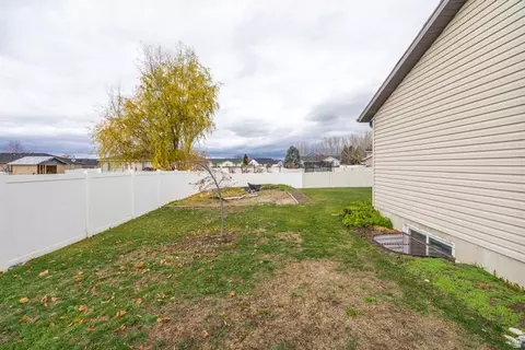 Exterior - 517 W 260 N, Smithfield, UT 84335 photo 5 of 9