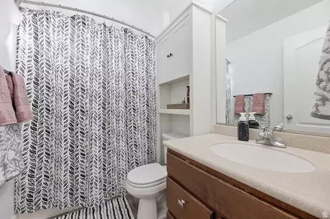 Bath - 2947 E Lookout Dr, Eagle Mountain, UT 84005 photo 3 of 3