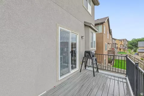 Exterior - 2947 E Lookout Dr, Eagle Mountain, UT 84005 photo 5 of 10
