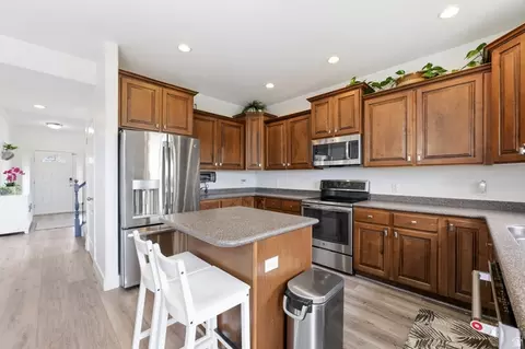 Kitchen - 2947 E Lookout Dr, Eagle Mountain, UT 84005 photo 4 of 5