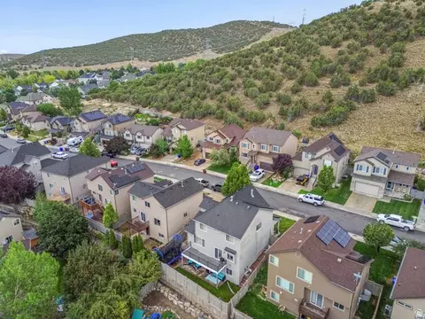 View/Area - 2947 E Lookout Dr, Eagle Mountain, UT 84005 photo 5 of 6