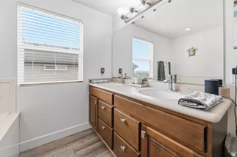 Bath - 2947 E Lookout Dr, Eagle Mountain, UT 84005 photo 2 of 3
