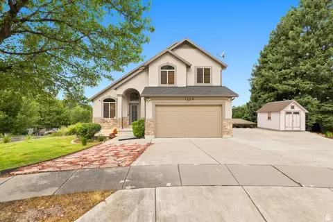 Exterior - 1126 E Benchview Dr, Ogden, UT 84404 photo 4 of 5