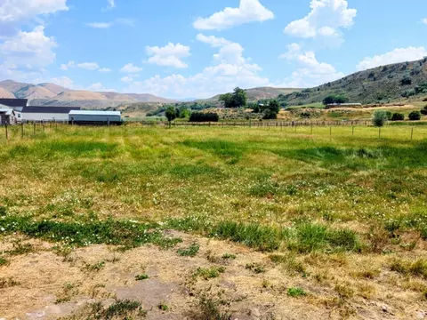 Exterior - 802 E 3200 N, Preston, ID 83263 photo 7 of 18