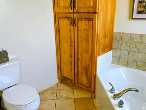 Bath - 802 E 3200 N, Preston, ID 83263 photo 4 of 5